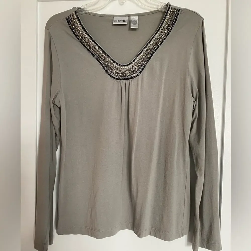 Chico’s griege tee shirt blouse top v neck sophisticated trim long sleeves Med C